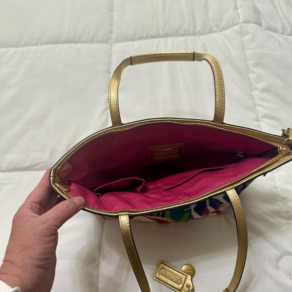 Coach Poppy Tote - Picture 2 of 3